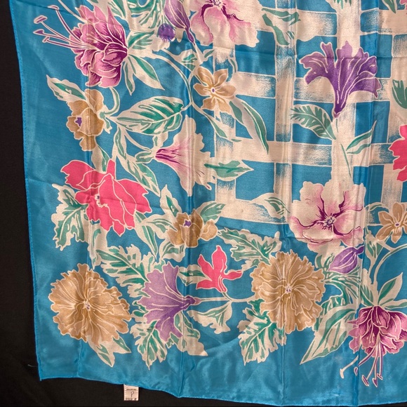 Oscar de la renta floral on lattice printed silk square scarf - Picture 4 of 10